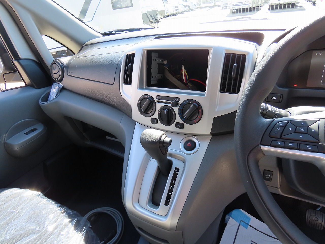 キャンピングカー バンコン NV200ﾊﾞﾈｯﾄ FOCS　Luz ﾙｿ 新車即納