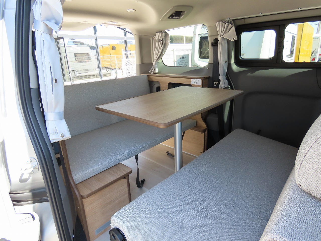 キャンピングカー バンコン NV200ﾊﾞﾈｯﾄ FOCS　Luz ﾙｿ 新車即納