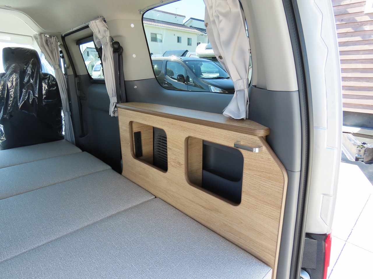 キャンピングカー バンコン NV200ﾊﾞﾈｯﾄ FOCS　Luz ﾙｿ 新車即納