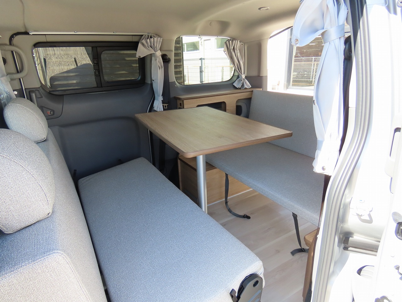 キャンピングカー バンコン NV200ﾊﾞﾈｯﾄ FOCS　Luz ﾙｿ 新車即納