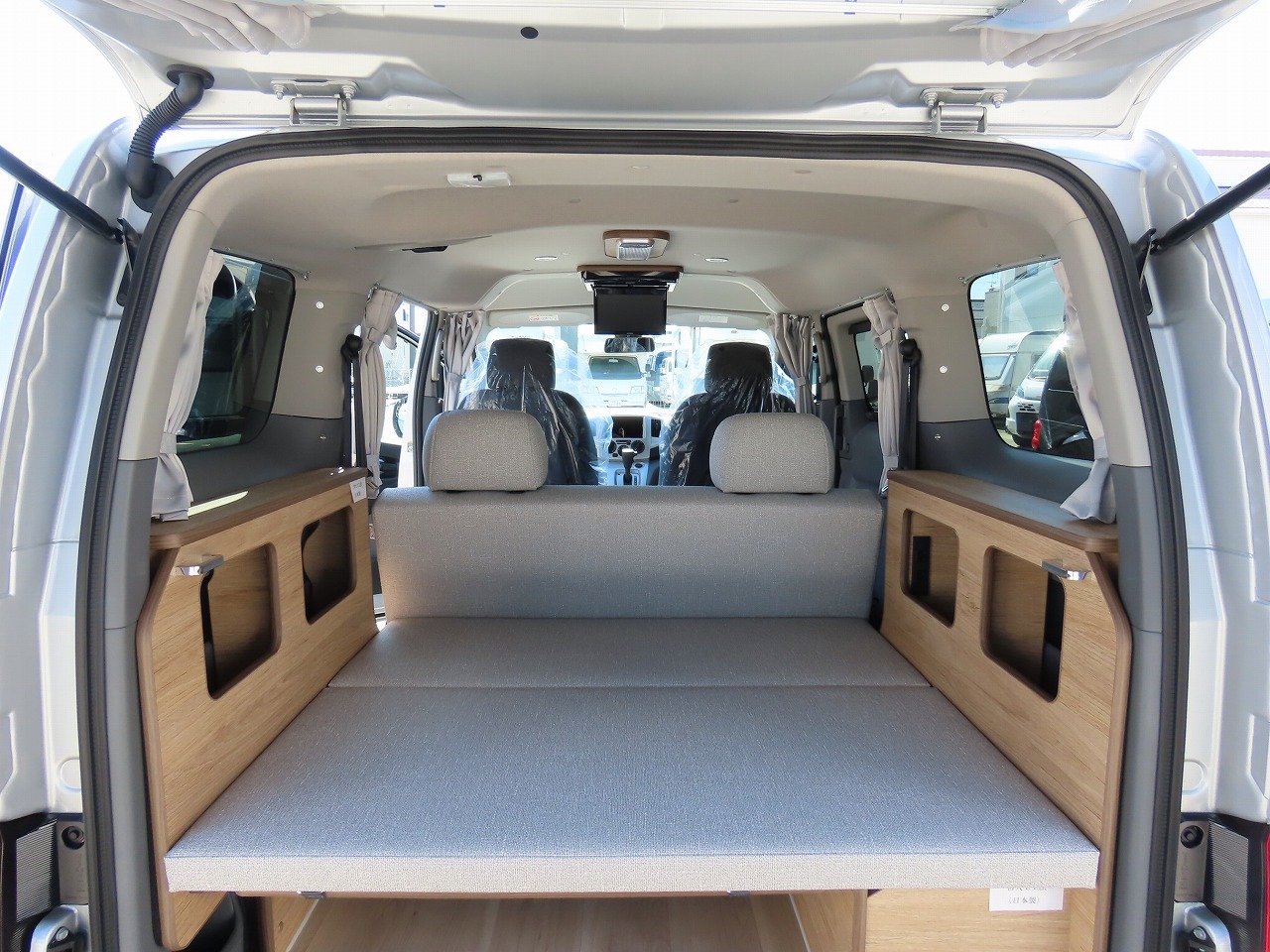 キャンピングカー バンコン NV200ﾊﾞﾈｯﾄ FOCS　Luz ﾙｿ 新車即納