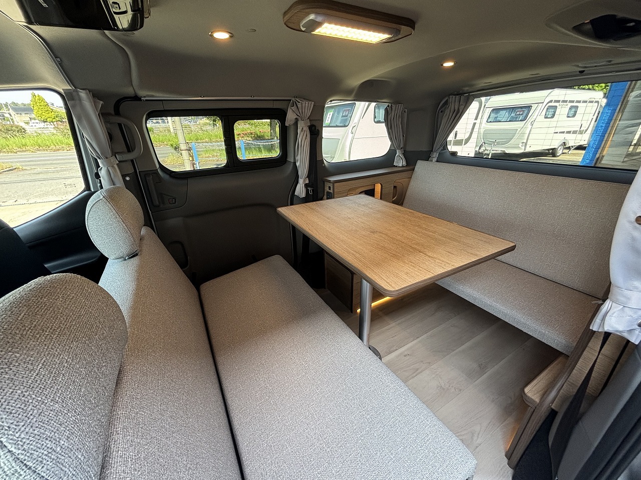 キャンピングカー バンコン NV200　ﾊﾞﾈｯﾄ　FOCS Luz ﾙｿ　新車即納車