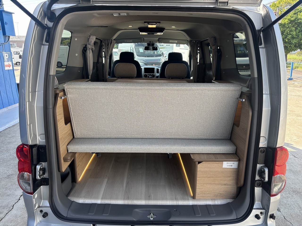 キャンピングカー バンコン NV200　ﾊﾞﾈｯﾄ　FOCS Luz ﾙｿ　新車即納車