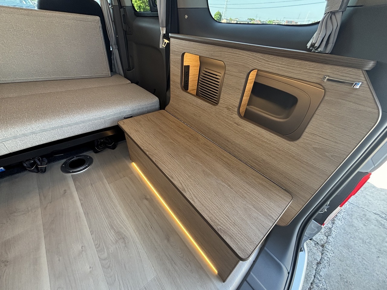 キャンピングカー バンコン NV200　ﾊﾞﾈｯﾄ　FOCS Luz ﾙｿ　新車即納車