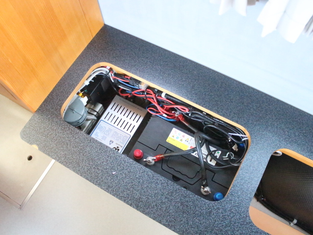 キャンピングカー バンコン ﾀｺｽ 2B　2段ﾍﾞｯﾄﾞ FFﾋｰﾀｰ ｵｰﾆﾝｸﾞ