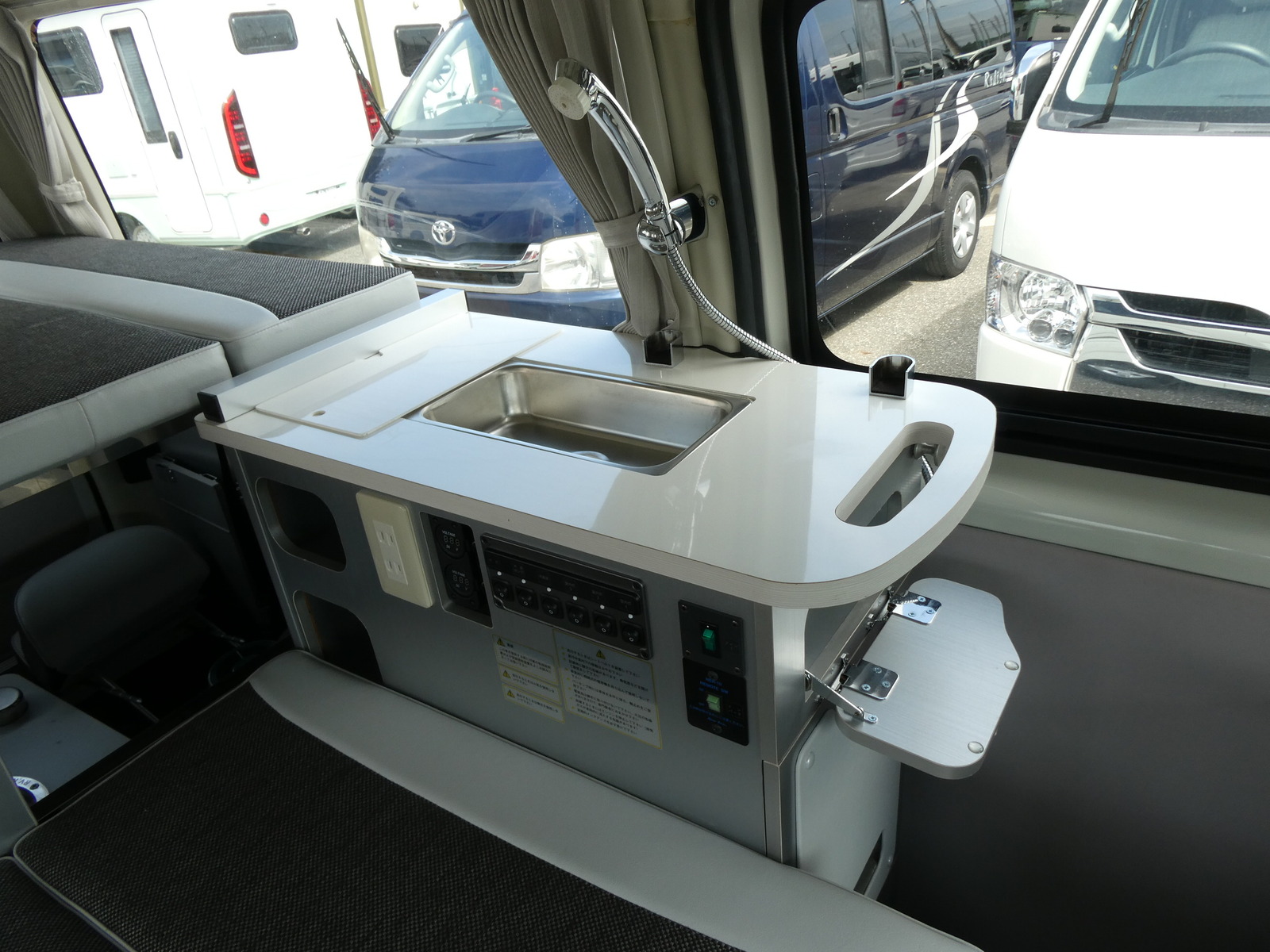 キャンピングカー バンコン ﾊｲｴｰｽ ｶｽﾀﾑｾﾚｸﾄ ﾛｰﾄﾞｾﾚｸﾄ 4WD