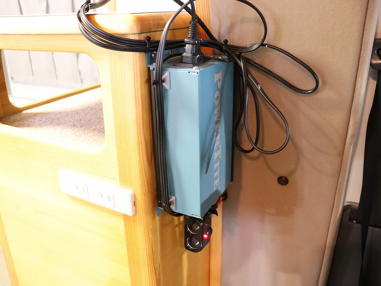 キャンピングカー キャブコン ﾎﾞﾝｺﾞ AtoZ ｱﾝｿﾆｰ　FFﾋｰﾀｰ　2段ﾍﾞｯﾄﾞ