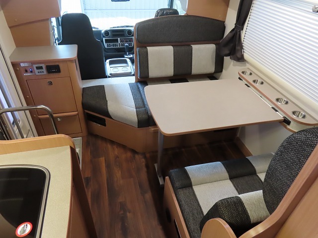 キャンピングカー キャブコン ｶﾑﾛｰﾄﾞﾌｼﾞｶｰｽﾞｼﾞｬﾊﾟﾝNova新車　4WD