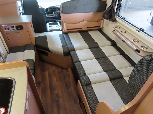 キャンピングカー キャブコン ｶﾑﾛｰﾄﾞﾌｼﾞｶｰｽﾞｼﾞｬﾊﾟﾝNova新車　4WD