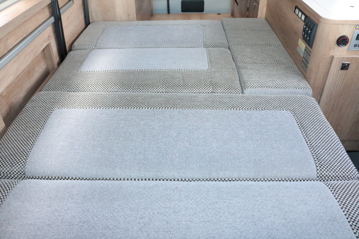 キャンピングカー バンコン ﾊｲｴｰｽ ﾅｯﾂRVﾘｰｸⅡ FF暖房 冷蔵庫 1ｵｰﾅｰ