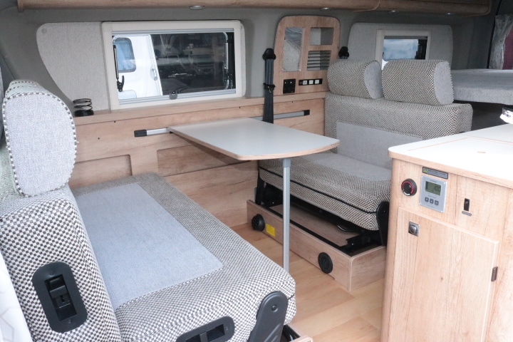 キャンピングカー バンコン ﾊｲｴｰｽ ﾅｯﾂRVﾘｰｸⅡ FF暖房 冷蔵庫 1ｵｰﾅｰ