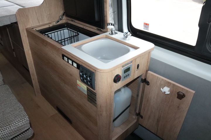 キャンピングカー バンコン ﾊｲｴｰｽ ﾅｯﾂRVﾘｰｸⅡ FF暖房 冷蔵庫 1ｵｰﾅｰ