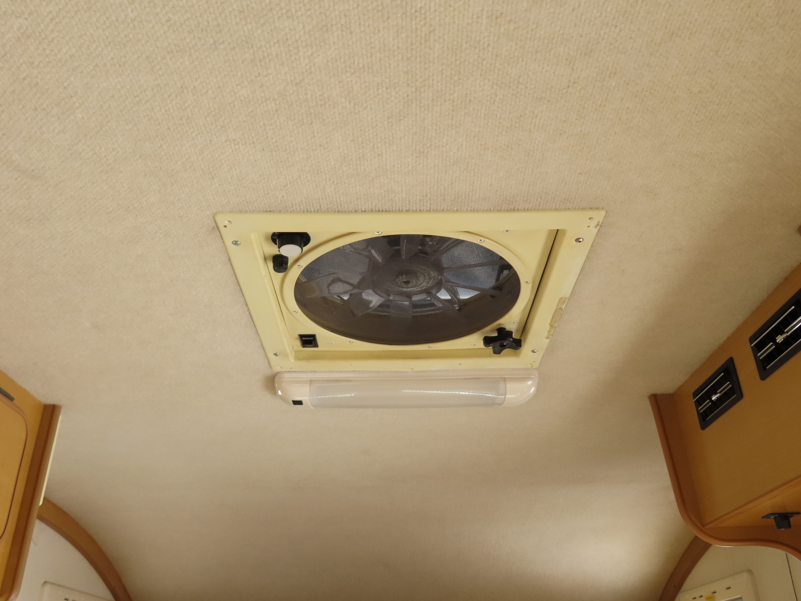 キャンピングカー キャブコン ﾗｲﾄｴｰｽ ﾊﾞﾝﾃｯｸ ｱﾄﾑ現状販売 MT4WD