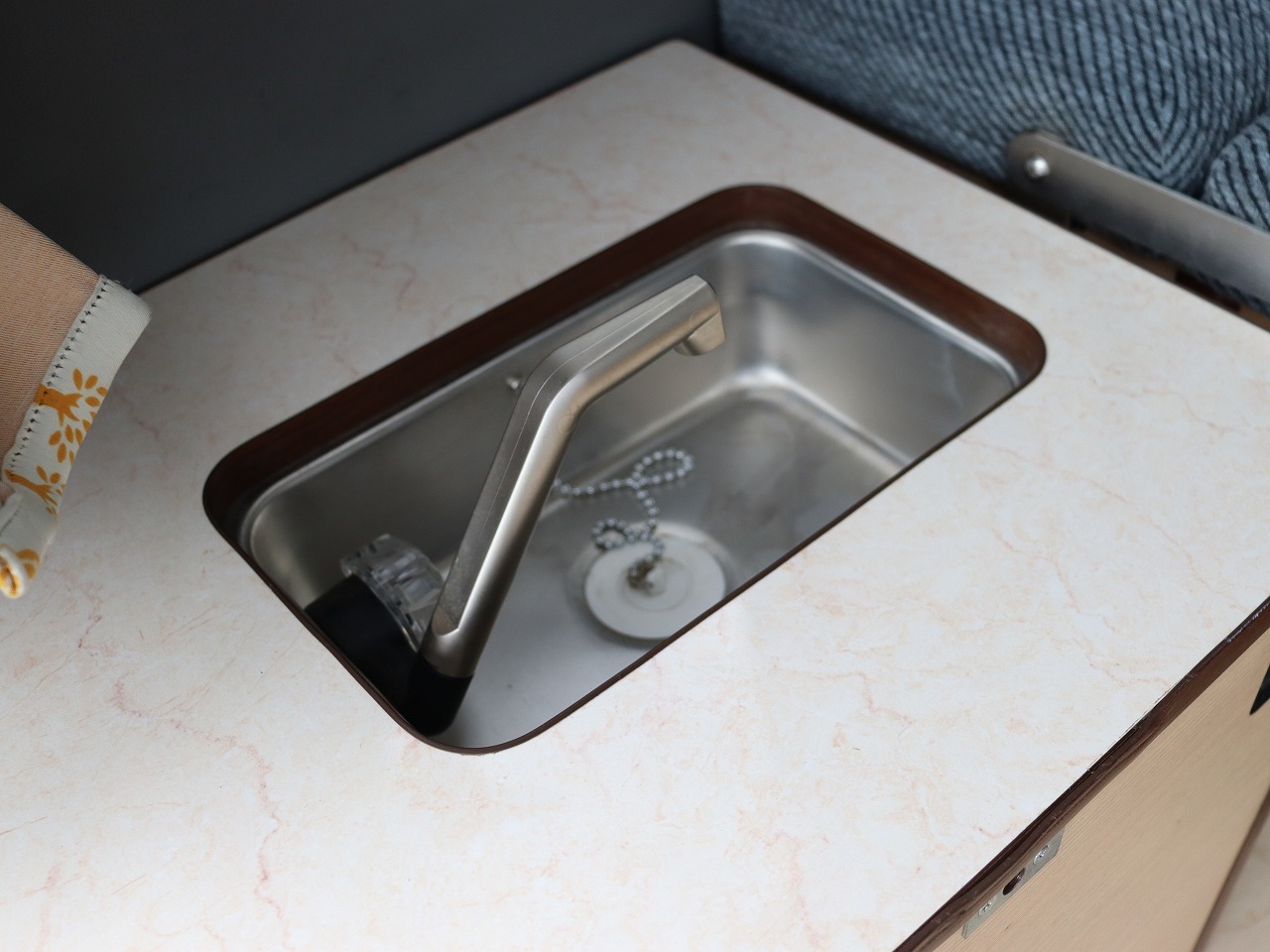 キャンピングカー バンコン ﾊｲｴｰｽ ﾘﾝｴｲ ﾊﾞｶﾝﾁｪｽ ﾘｯﾂ