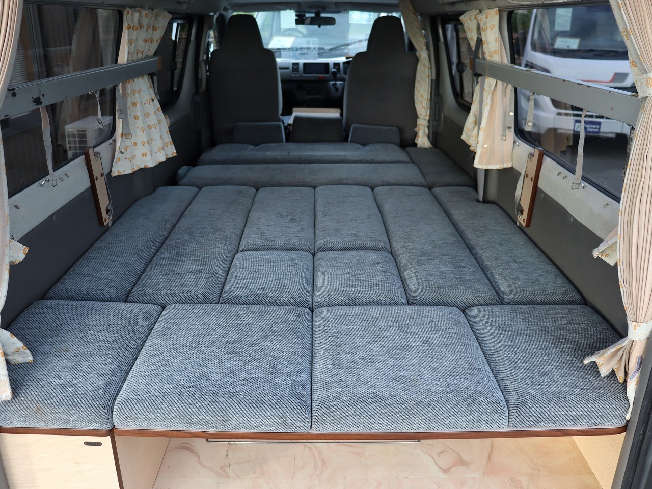キャンピングカー バンコン ﾊｲｴｰｽ ﾘﾝｴｲ ﾊﾞｶﾝﾁｪｽ ﾘｯﾂ