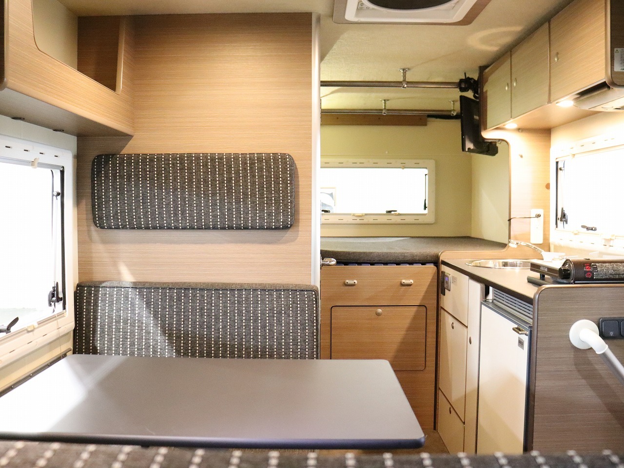 キャンピングカー キャブコン ﾊｲｴｰｽ ｱﾈｯｸｽ ﾘﾊﾞﾃｨNS 4WD　FF