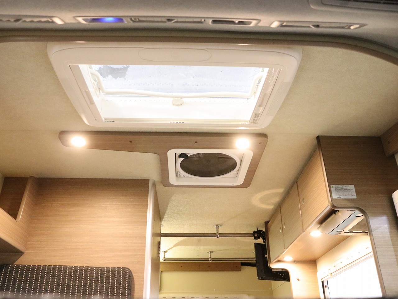 キャンピングカー キャブコン ﾊｲｴｰｽ ｱﾈｯｸｽ ﾘﾊﾞﾃｨNS 4WD　FF