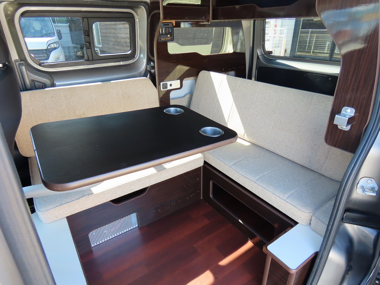 キャンピングカー バンコン NV200ﾊﾞﾈｯﾄ ｱﾈｯｸｽ製ﾘｺﾙｿSS