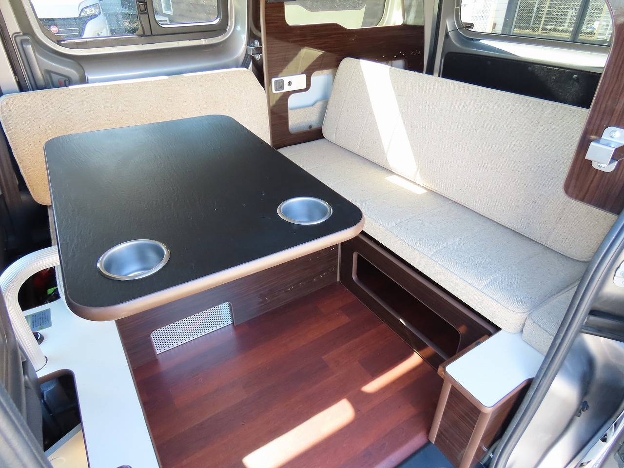 キャンピングカー バンコン NV200ﾊﾞﾈｯﾄ ｱﾈｯｸｽ製ﾘｺﾙｿSS