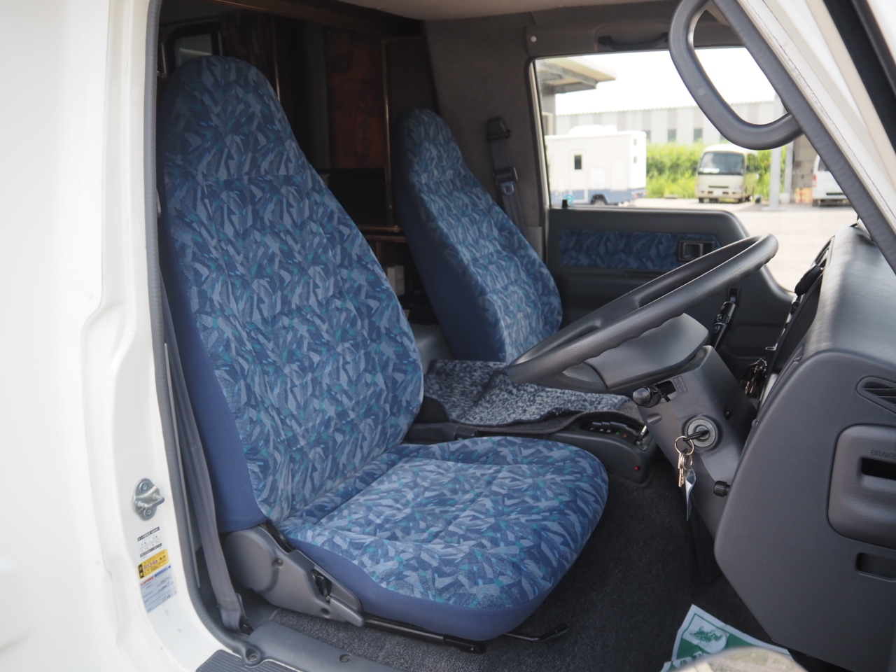 キャンピングカー キャブコン ｶﾑﾛｰﾄﾞ ｱﾈｯｸｽ ﾘﾊﾞﾃｨ5.0 4WD