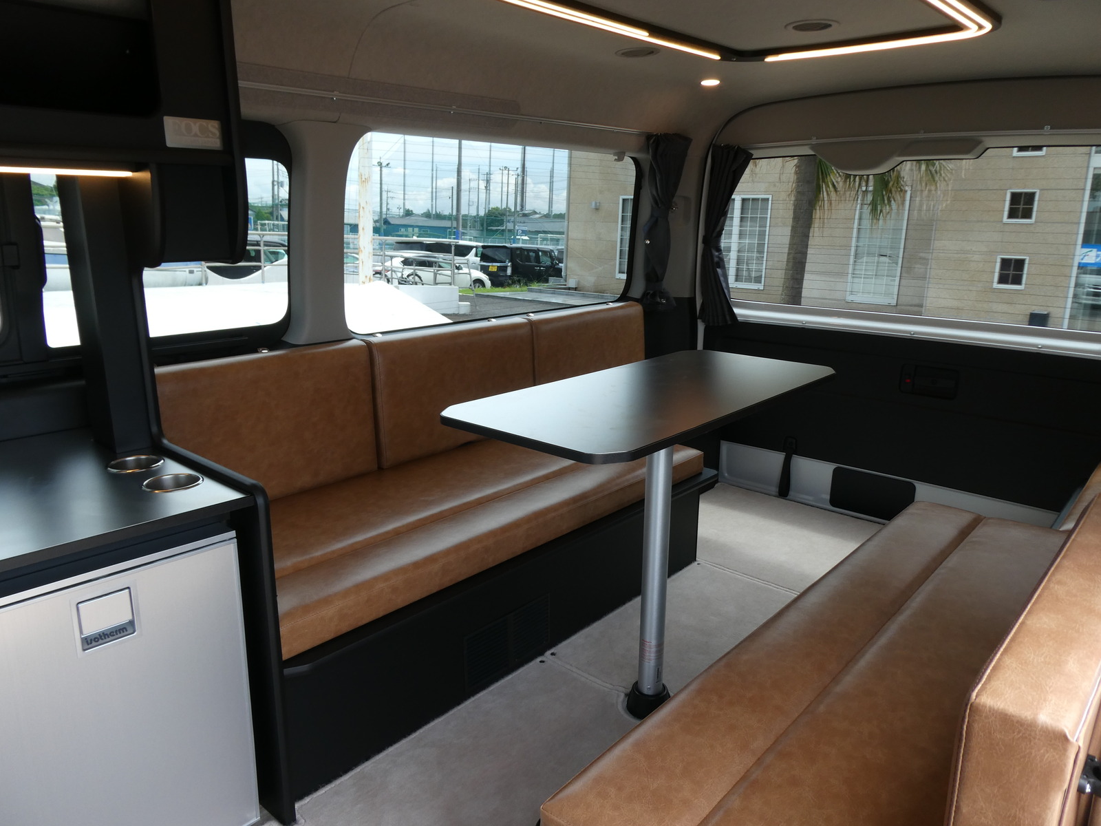 キャンピングカー バンコン 【展示車　ｵｰﾀﾞｰ受付中】FOCS　FIKA　ﾌﾞﾗｯｸﾓﾀﾞﾝ