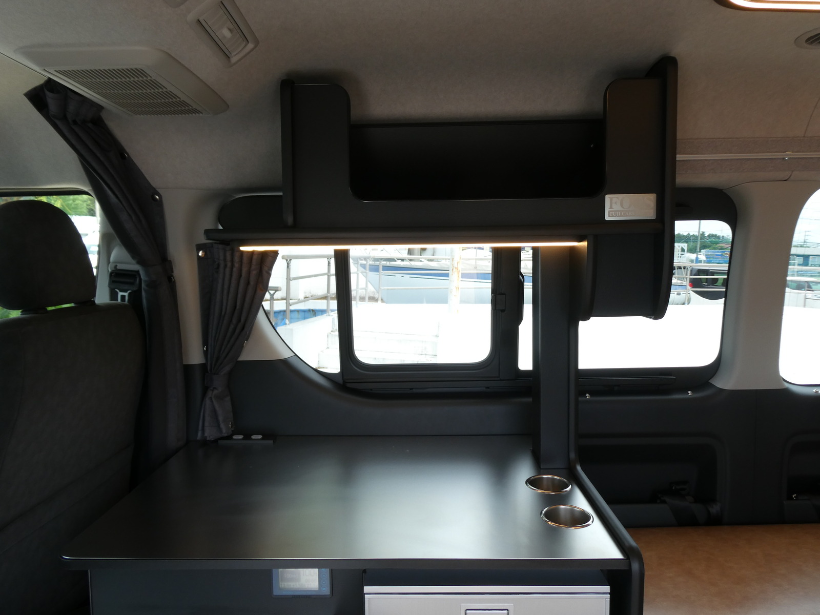 キャンピングカー バンコン 【展示車　ｵｰﾀﾞｰ受付中】FOCS　FIKA　ﾌﾞﾗｯｸﾓﾀﾞﾝ