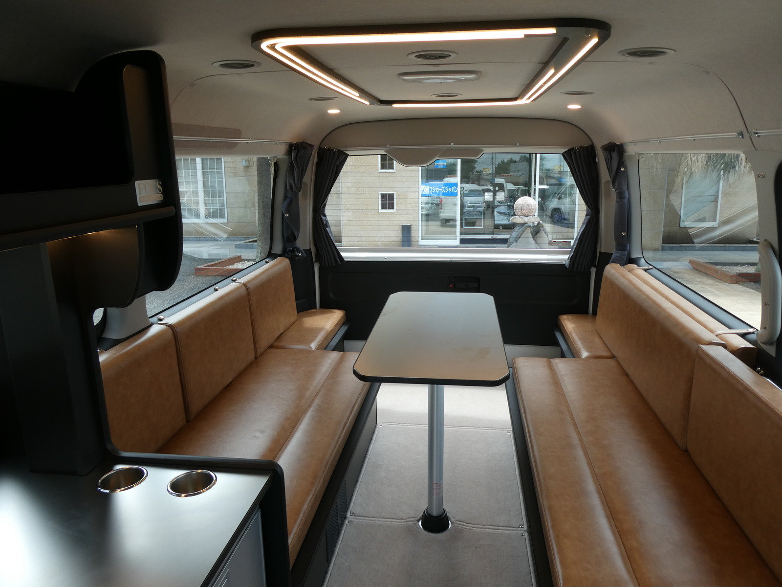 キャンピングカー バンコン 【展示車　ｵｰﾀﾞｰ受付中】FOCS　FIKA　ﾌﾞﾗｯｸﾓﾀﾞﾝ