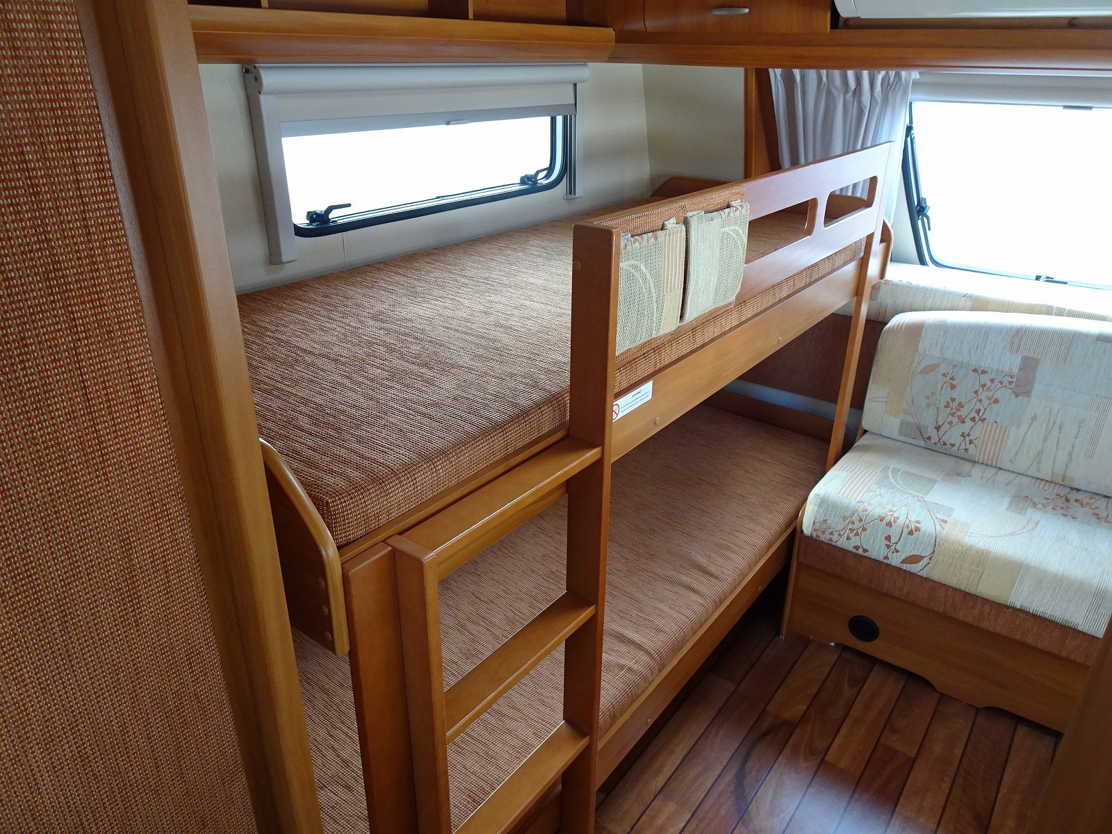 キャンピングカー トレーラー ﾎﾋﾞｰ 540UK ｴｸｾﾚﾝﾄ 家庭用AC