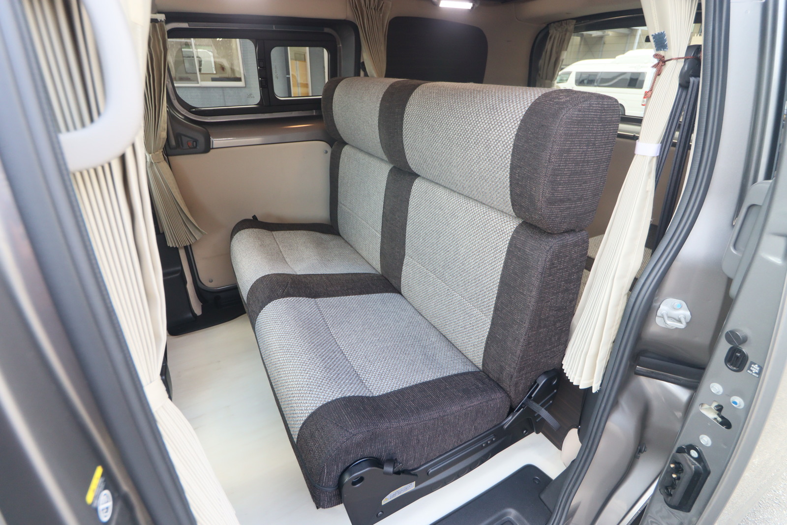 キャンピングカー バンコン NV200ﾊﾞﾈｯﾄ ﾎﾟｯﾌﾟｺﾝ ｷｬﾝﾊﾟｰR