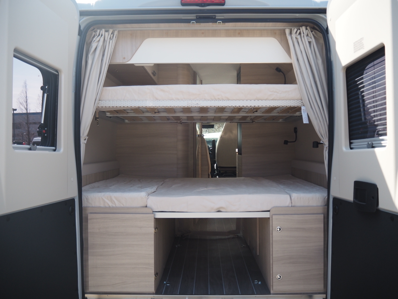 キャンピングカー バンコン ﾃﾞｭｶﾄ ﾛｰﾗｰﾁｰﾑ ﾘﾋﾞﾝｸﾞｽﾄｰﾝ5 新車即納