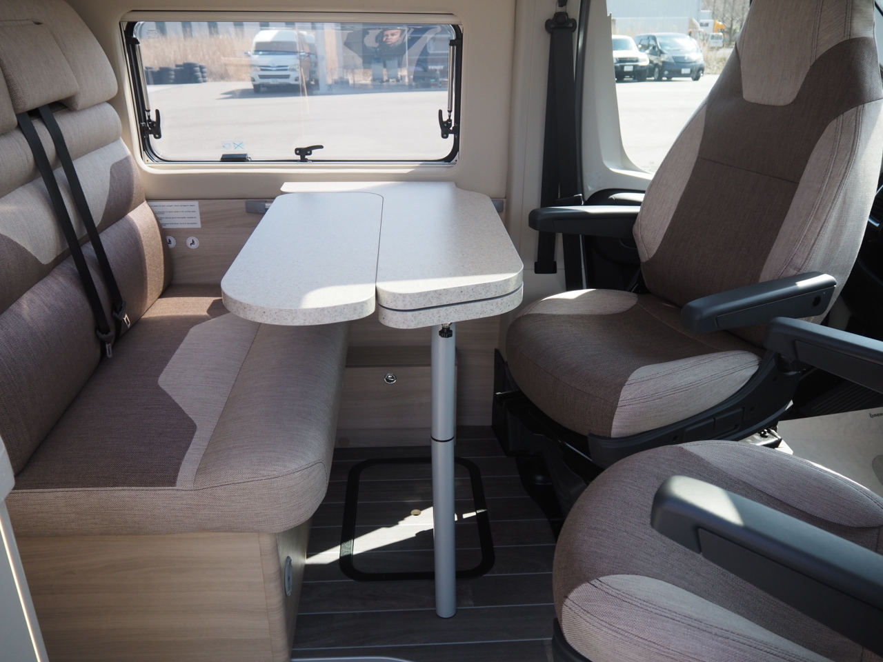 キャンピングカー バンコン ﾃﾞｭｶﾄ ﾛｰﾗｰﾁｰﾑ ﾘﾋﾞﾝｸﾞｽﾄｰﾝ5 新車即納