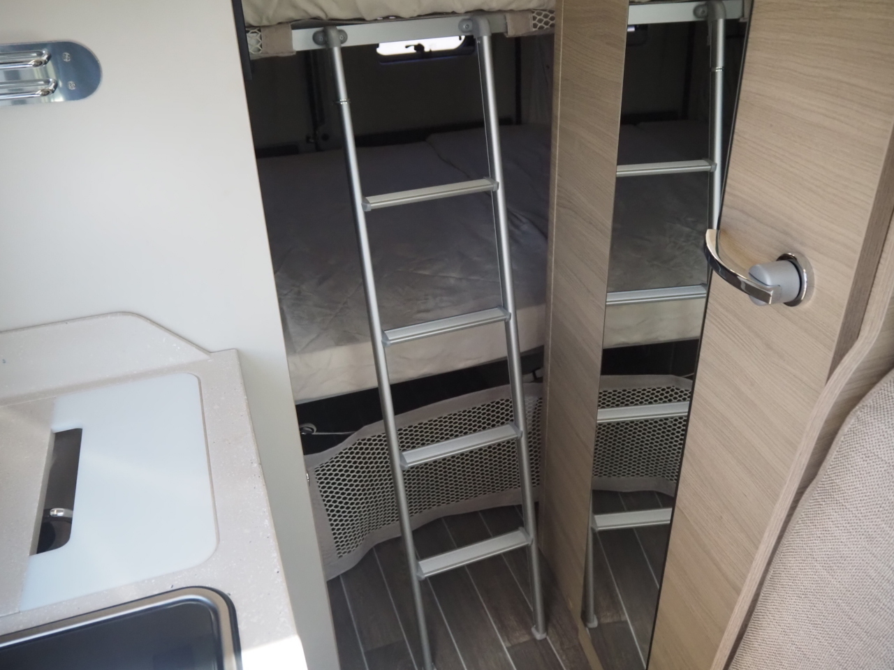 キャンピングカー バンコン ﾃﾞｭｶﾄ ﾛｰﾗｰﾁｰﾑ ﾘﾋﾞﾝｸﾞｽﾄｰﾝ5 新車即納