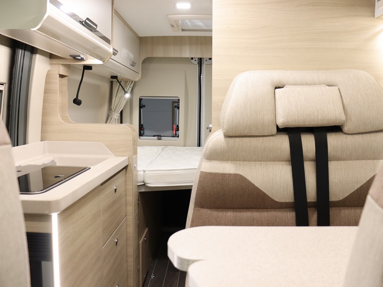 キャンピングカー バンコン ﾃﾞｭｶﾄ　ﾛｰﾗｰﾁｰﾑ　ﾘﾋﾞﾝｸﾞｽﾄｰﾝK2　新車