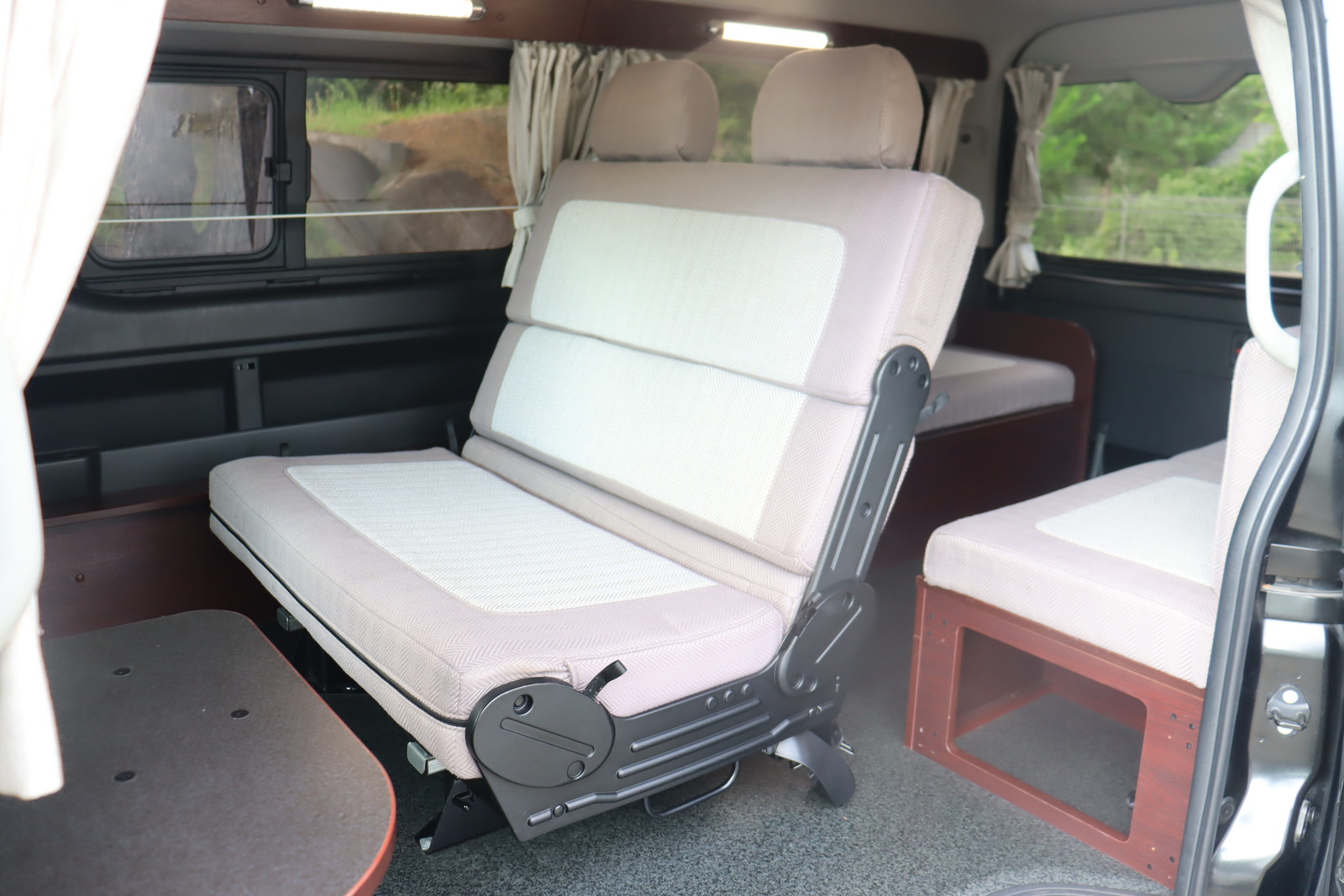 キャンピングカー バンコン ﾊｲｴｰｽ ﾅｯﾂRV ﾄﾗｲｱﾙ