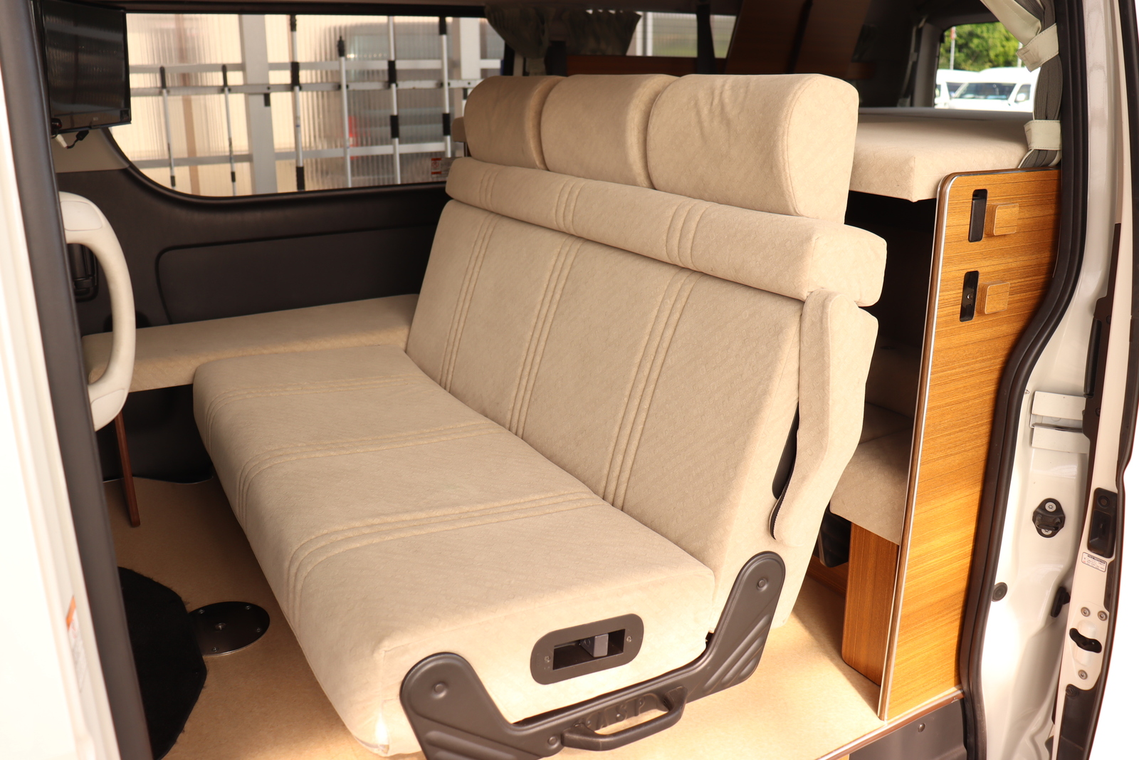 キャンピングカー バンコン ﾊｲｴｰｽ ﾘﾝｴｲ ﾜｲﾄﾞﾊﾞｶﾝﾁｪｽ 4WD