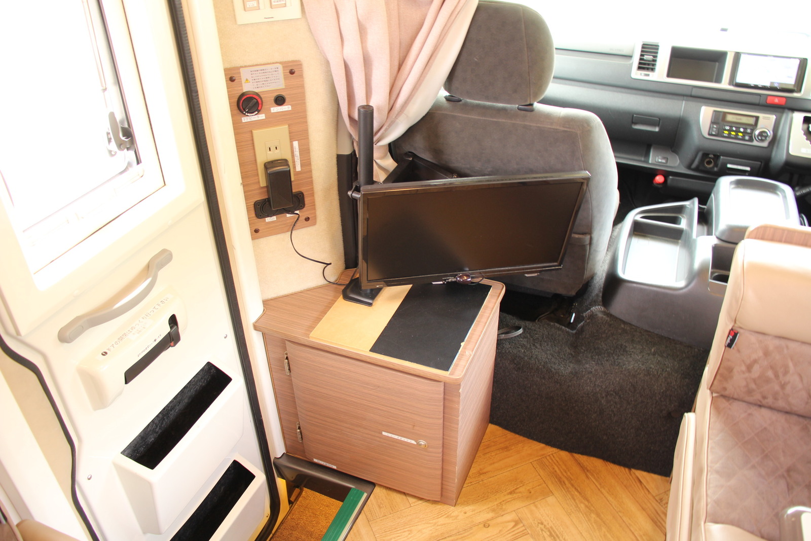 キャンピングカー キャブコン ﾊｲｴｰｽ ｼﾞｬﾊﾟﾝCRC ﾛﾋﾞﾝｿﾝ771 4WD