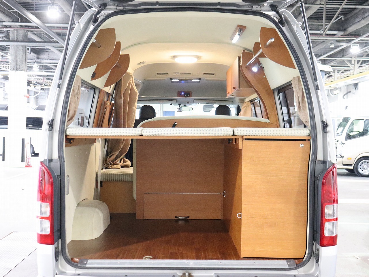 キャンピングカー バンコン ﾊｲｴｰｽ 大森自動車 ﾄﾆｰ 4WD　常設ﾍﾞｯﾄﾞ