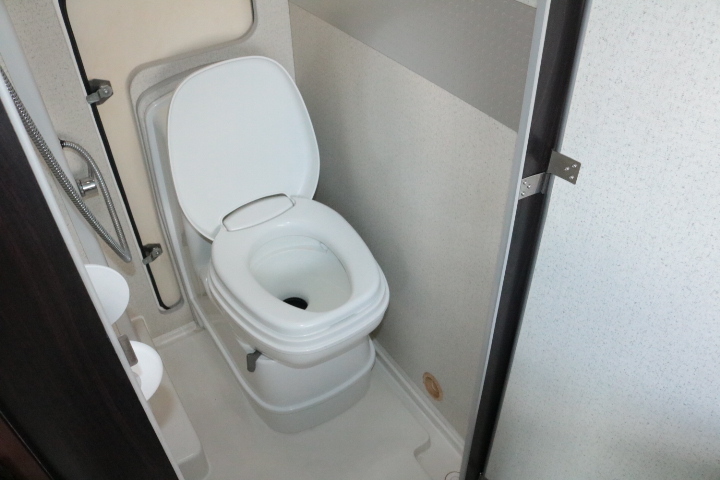 キャンピングカー キャブコン ｶﾑﾛｰﾄﾞ ﾊﾞﾝﾃｯｸ ｼﾞﾙ520　家庭用ｴｱｺﾝ　F