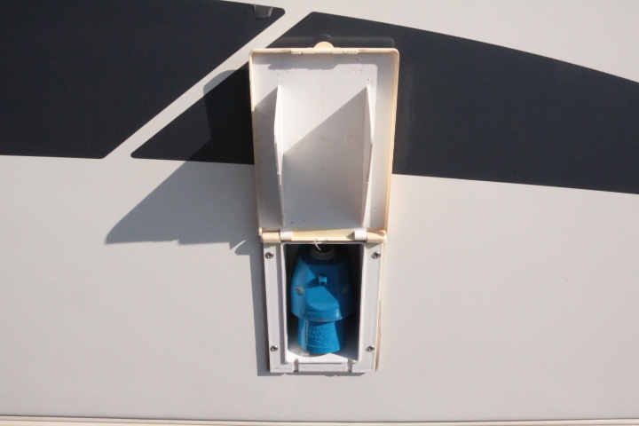 キャンピングカー キャブコン ｶﾑﾛｰﾄﾞ ﾊﾞﾝﾃｯｸ ｼﾞﾙ520　家庭用ｴｱｺﾝ　F