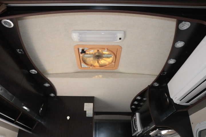 キャンピングカー キャブコン ｶﾑﾛｰﾄﾞ ﾊﾞﾝﾃｯｸ ｼﾞﾙ520　家庭用ｴｱｺﾝ　F