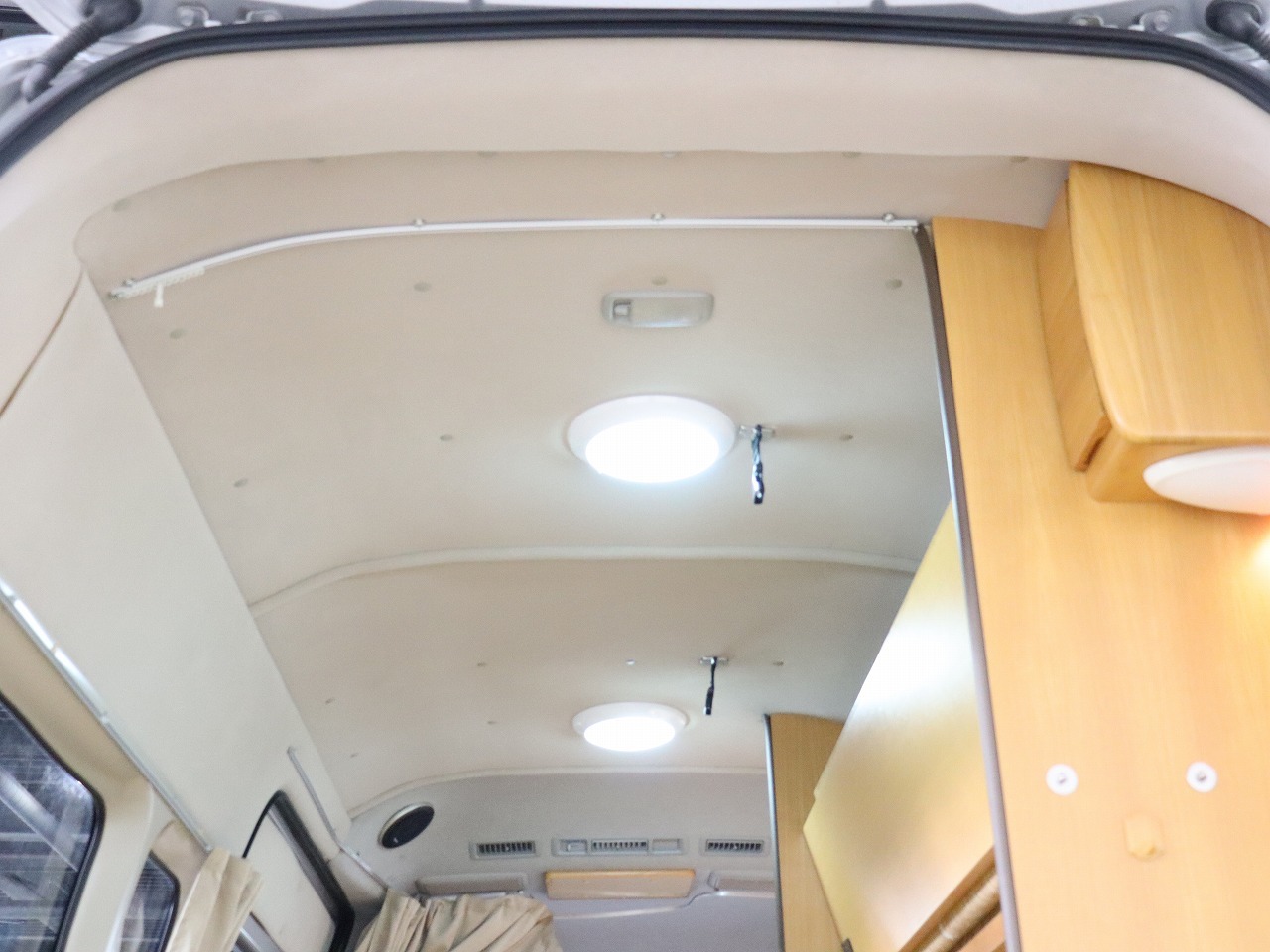 キャンピングカー バンコン ﾚｼﾞｱｽｴｰｽ ﾅｯﾂRV ﾗﾃﾞｨｯｼｭ 4WD