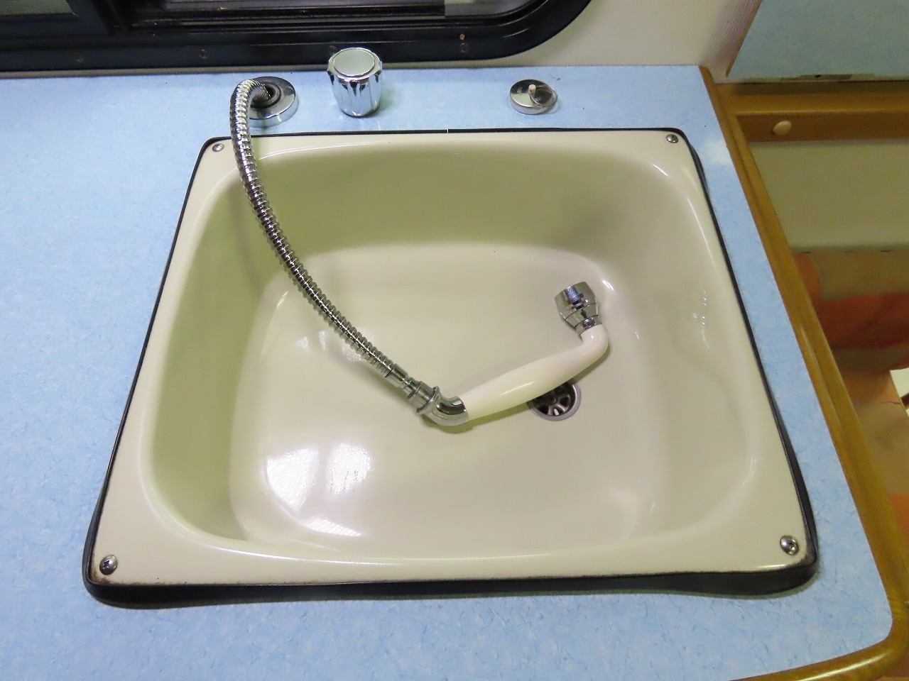 キャンピングカー キャブコン ｶﾑﾛｰﾄﾞ　ﾅｯﾂRV製　ｸﾚｿﾝ