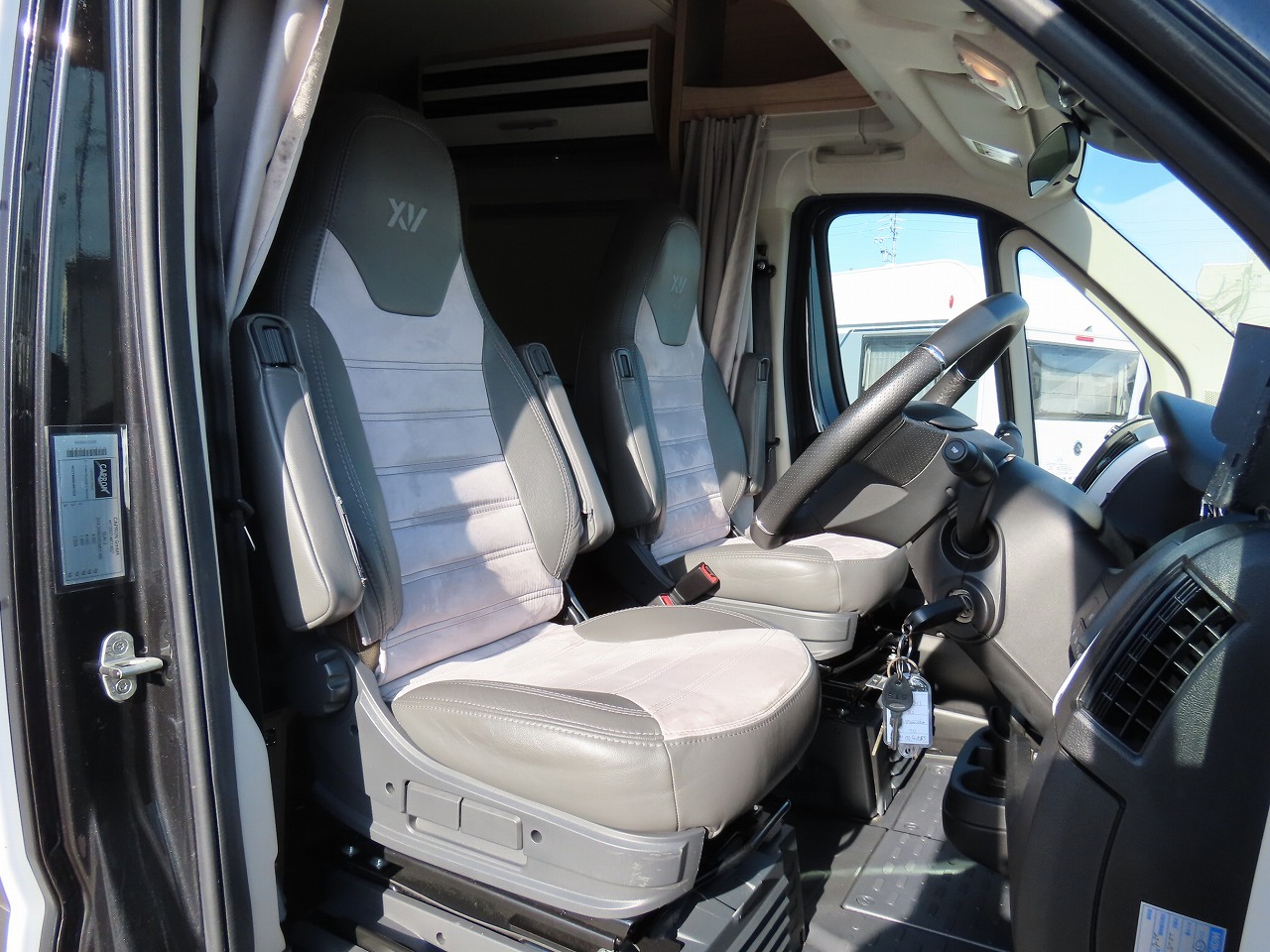 キャンピングカー キャブコン ﾃﾞｭｶﾄ ｻﾝﾗｲﾄ T68XV 9AT