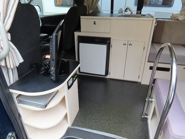 キャンピングカー バンコン ﾊｲｴｰｽ ﾅｯﾂRV ﾄﾗｲｱﾙC　冷蔵庫　ﾃﾚﾋﾞ