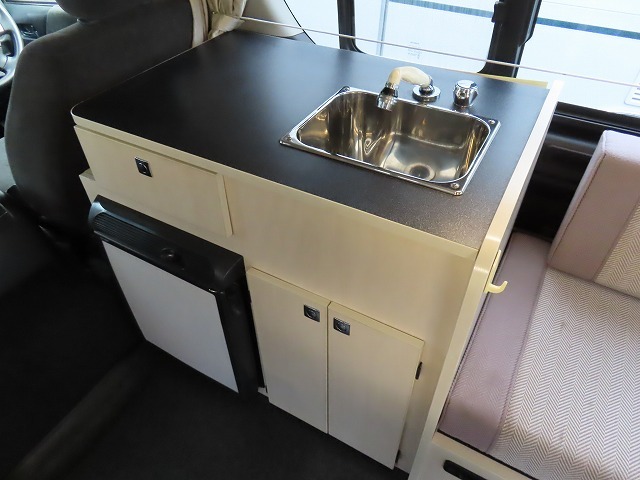 キャンピングカー バンコン ﾊｲｴｰｽ ﾅｯﾂRV ﾄﾗｲｱﾙC　冷蔵庫　ﾃﾚﾋﾞ