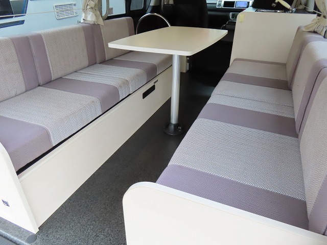 キャンピングカー バンコン ﾊｲｴｰｽ ﾅｯﾂRV ﾄﾗｲｱﾙC　冷蔵庫　ﾃﾚﾋﾞ