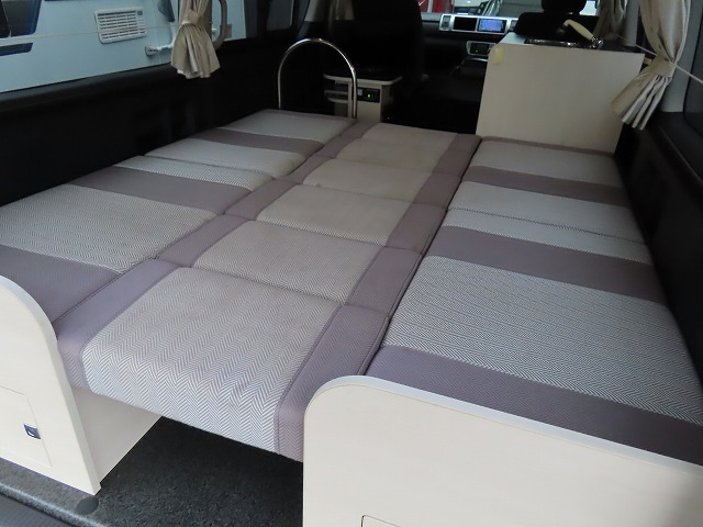 キャンピングカー バンコン ﾊｲｴｰｽ ﾅｯﾂRV ﾄﾗｲｱﾙC　冷蔵庫　ﾃﾚﾋﾞ