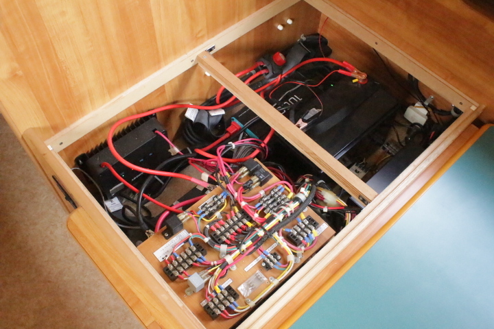 キャンピングカー キャブコン ｶﾑﾛｰﾄﾞ ﾊﾞﾝﾃｯｸ ｼﾞﾙ　FF　冷蔵庫　ﾎﾞｲﾗｰ