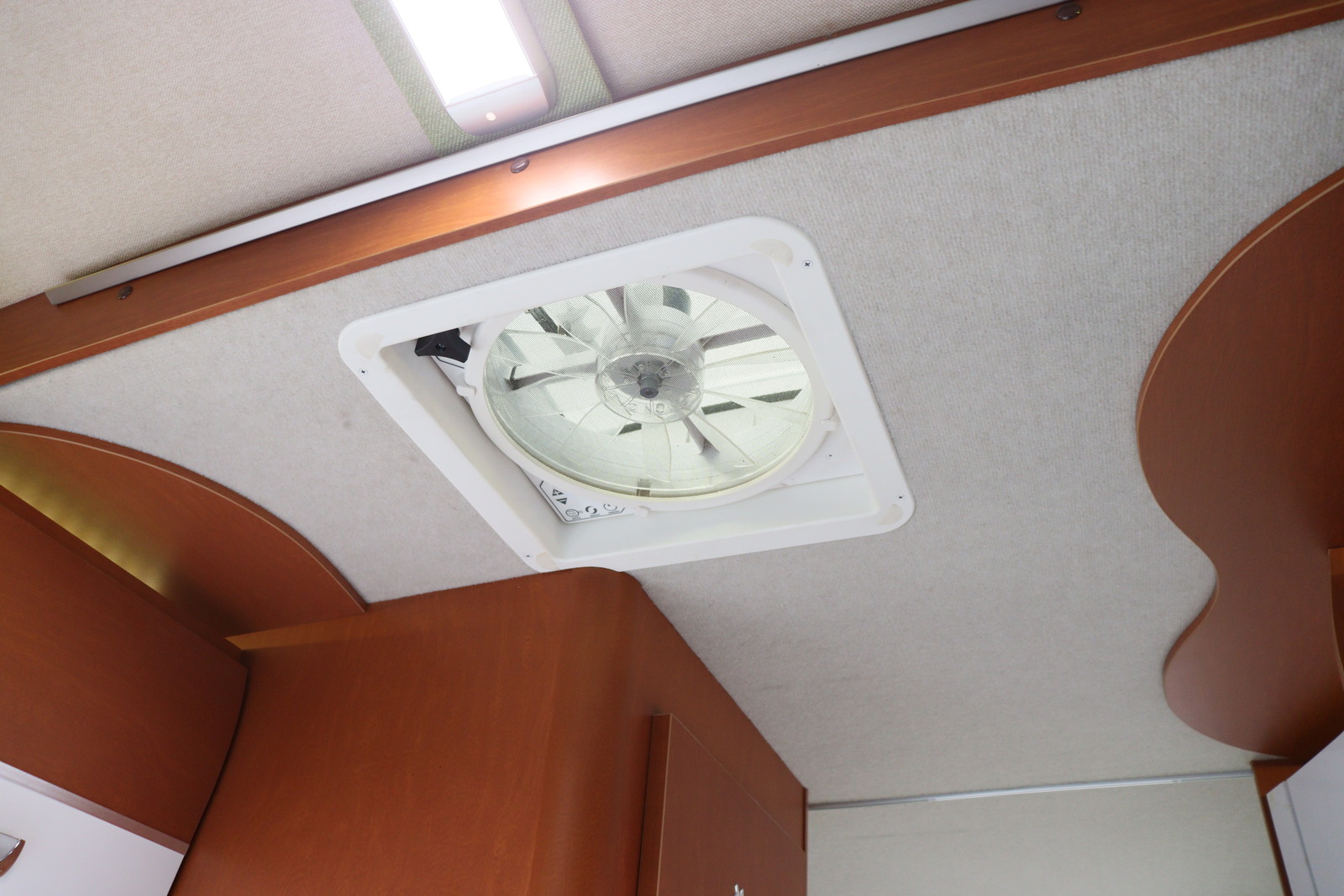 キャンピングカー キャブコン ｶﾑﾛｰﾄﾞ ﾅｯﾂRV ｸﾚｱ5.3Z ｴﾎﾞﾘｭｰｼｮﾝ