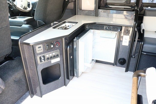 キャンピングカー バンコン ﾊｲｴｰｽ FOCS DSﾌﾟﾚﾐｱﾑ 4WD